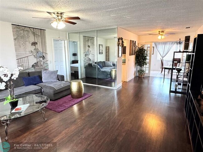 Foto del edificio - 11420 NW 31st Pl