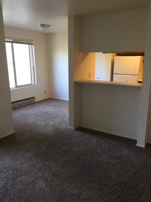 Building Photo - Brittany House - 2 bedrooms