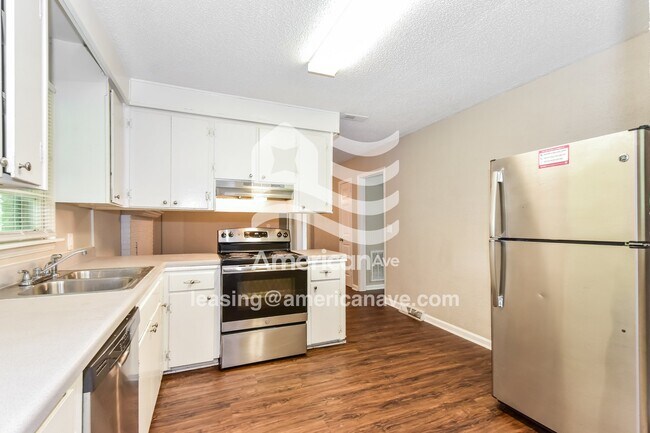 Foto del edificio - 14 Hillside Cir