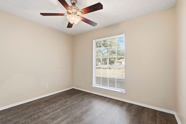 Foto del edificio - 16235 Cutten Rd