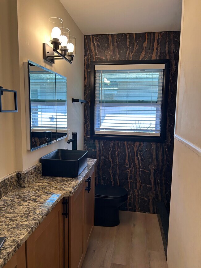 Foto del edificio - 711 15th Ave NW