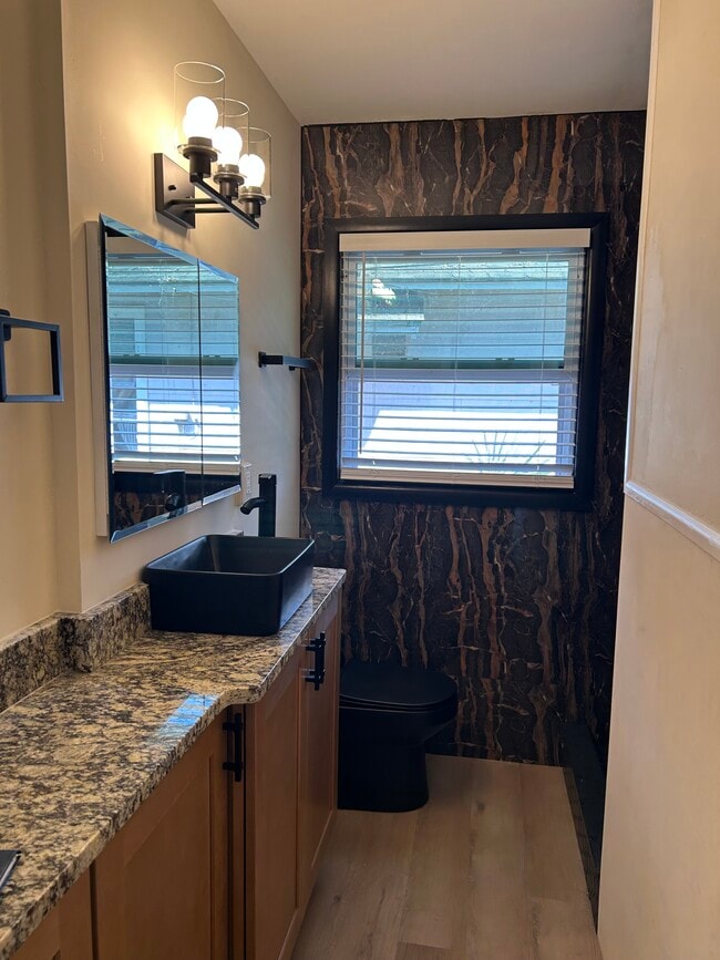 Building Photo - 711 15th Ave NW