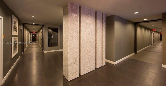 Foto del edificio - 2100 Park Ave