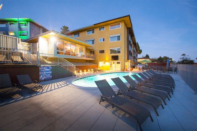 Building Photo - 805 Cliff Dr