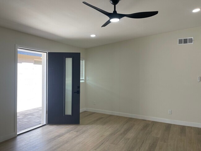 Foto del edificio - 3301 N 66th Pl
