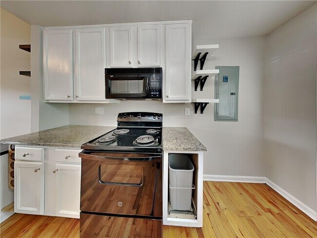 Building Photo - 1501 Stone Gate Ln SE