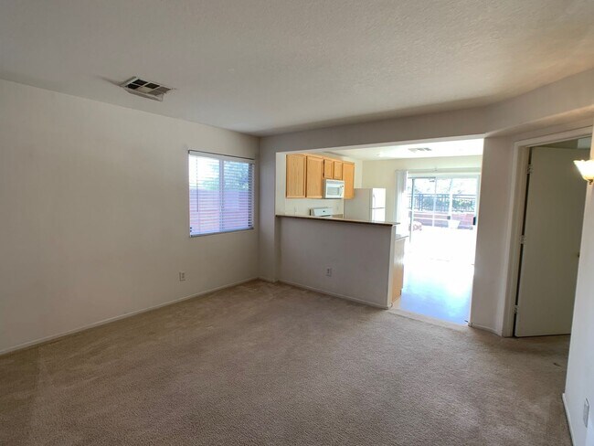 Building Photo - Single Story 2 bedroom 2 bath Home in Summ...