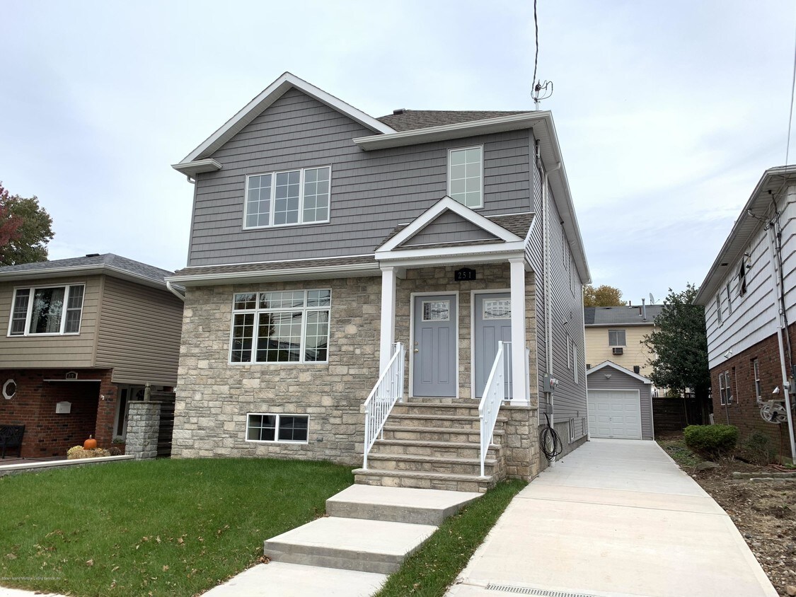 Foto principal - 251 Cambridge Ave