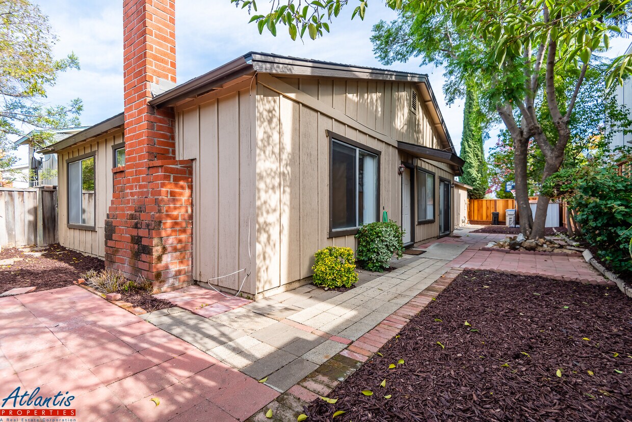 Building Photo - 4485 Kirk Rd