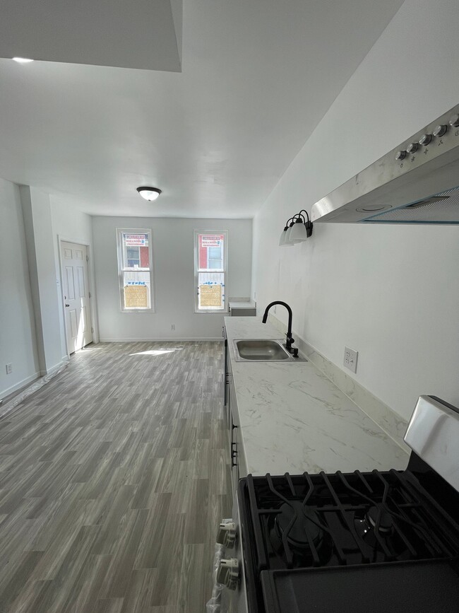 Building Photo - 132 N West St