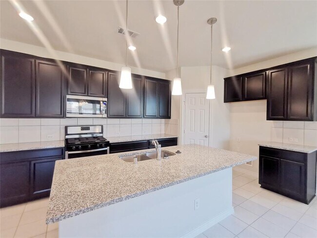 Foto del edificio - 24931 Providence Heights Way