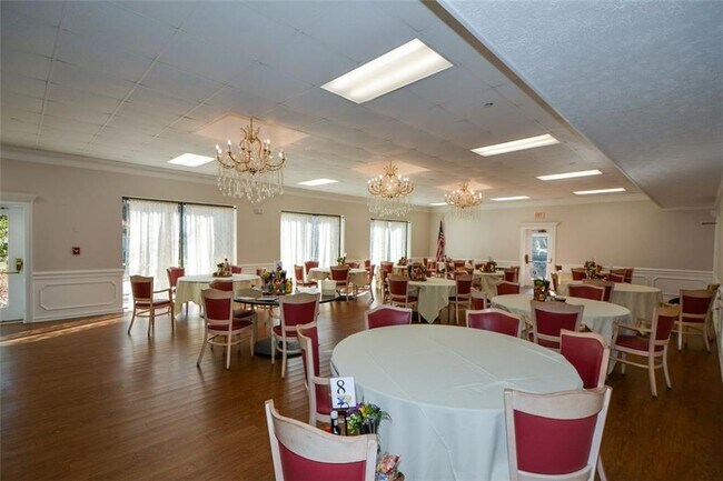 Building Photo - 475 Mount Vernon Hwy NE