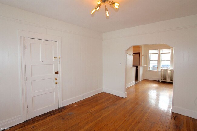 Building Photo - 497 Prentis St
