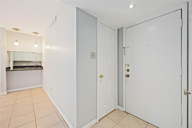 Foto del edificio - 2822 Briarhurst Dr