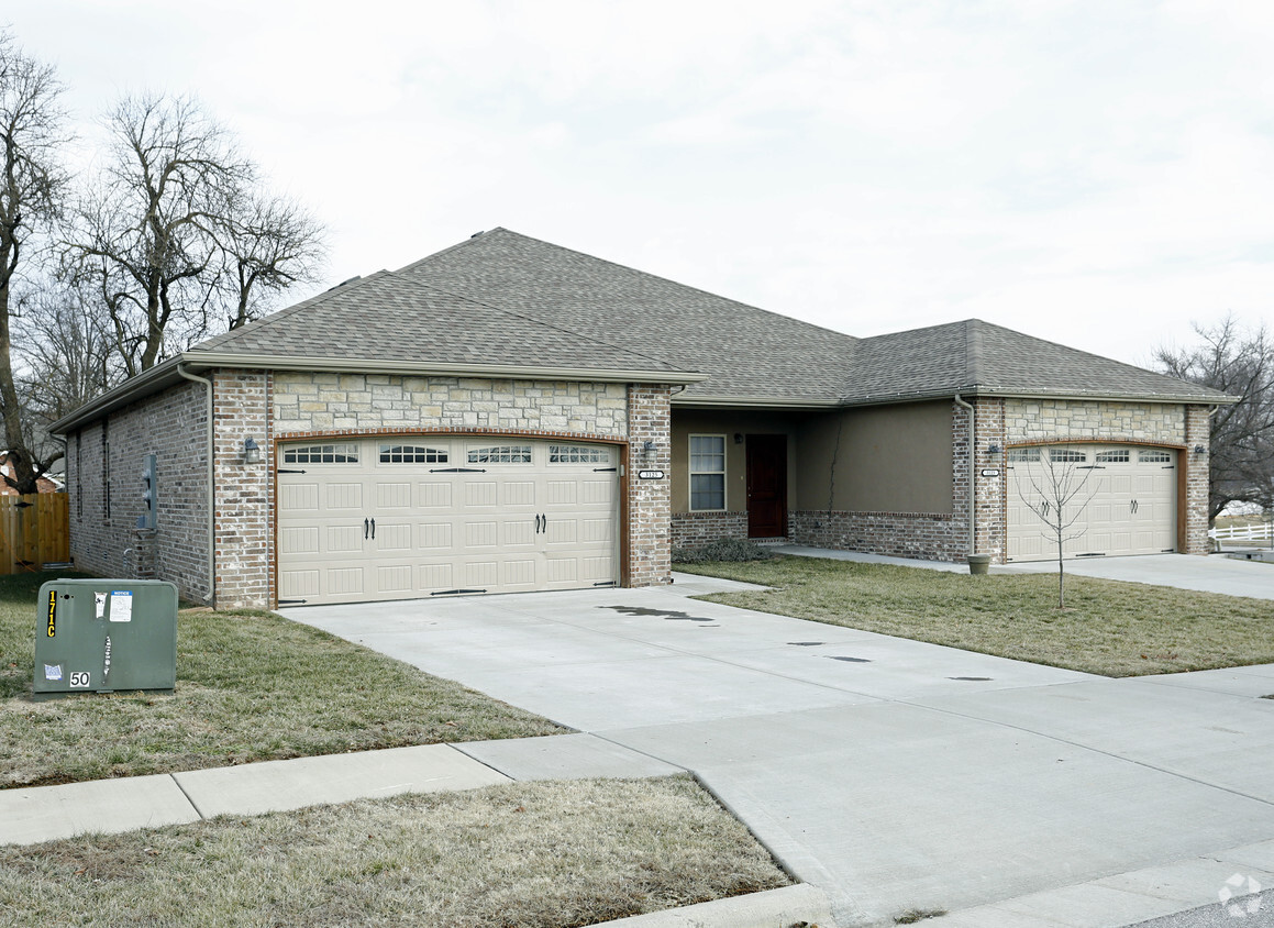 Primary Photo - Golden Avenue Estates
