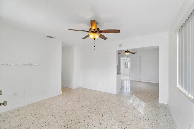 Foto del edificio - 11057 SW 3rd St
