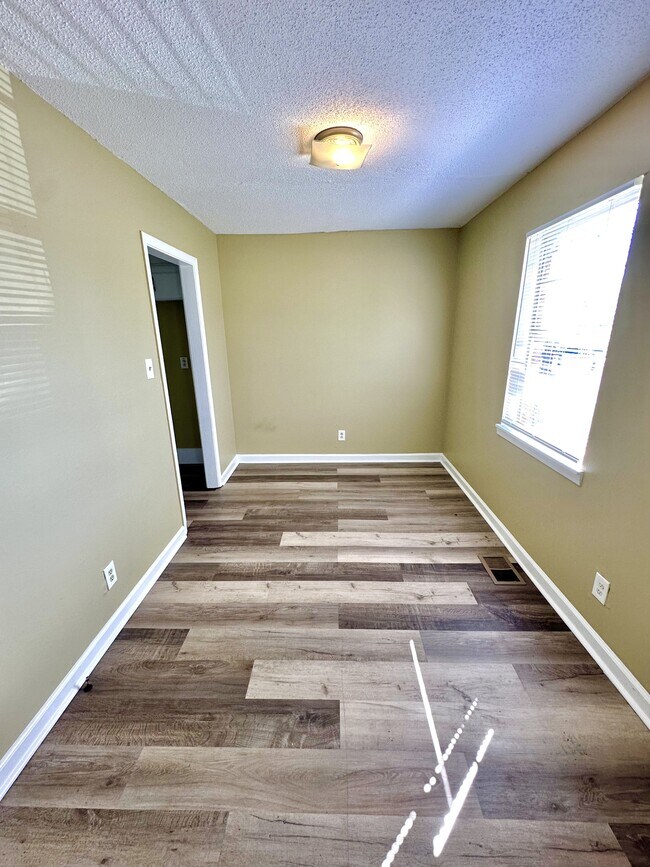 Foto del edificio - 2408 Powderly Ave SW