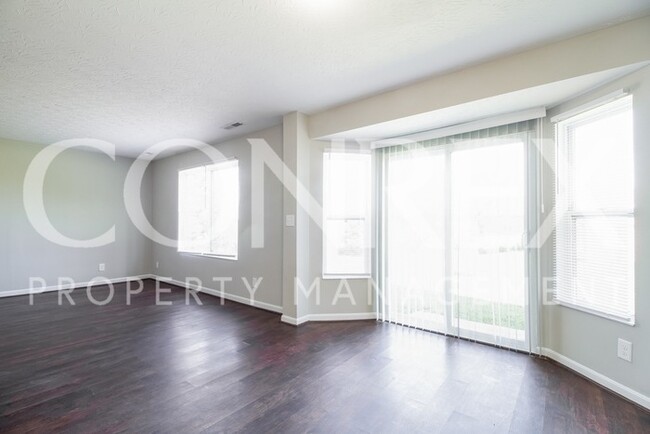 Building Photo - SPACIOUS and WELCOMING 3 BEDROOM