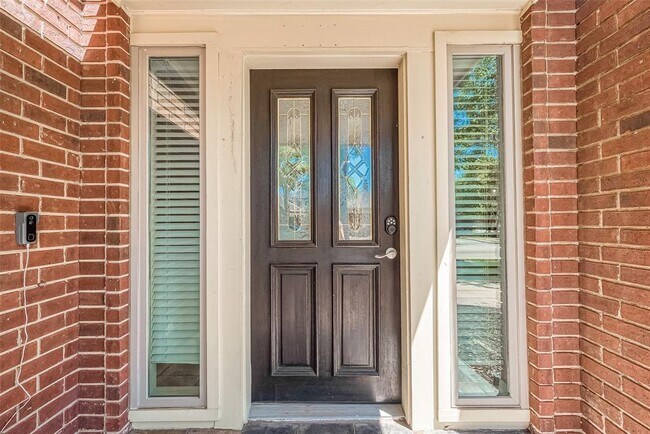 Building Photo - 2214 Old S Dr