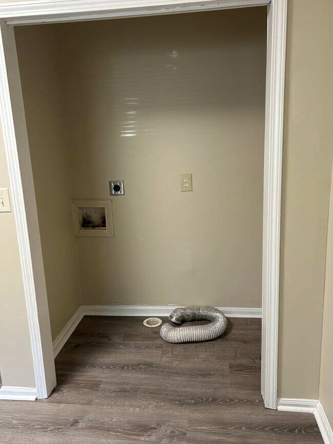 Conexiones para lavadora y secadora - 522 Lee St