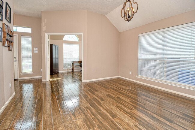 Foto del edificio - 25923 Marshbrook Ln