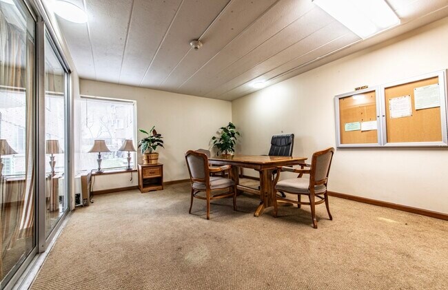 Foto del edificio - 300 S Roselle Rd