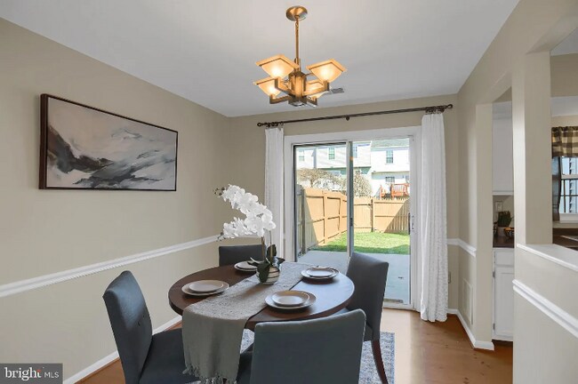 Foto del edificio - 5737 Sunset View Ln