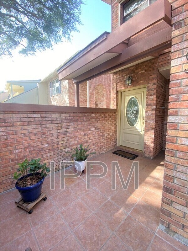 Building Photo - 5320 Guava Dr