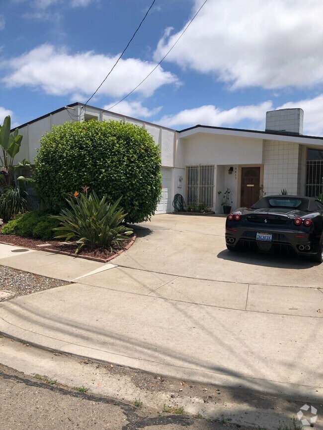 Princess Park Estates Apartments for Rent with Hardwood Floors San