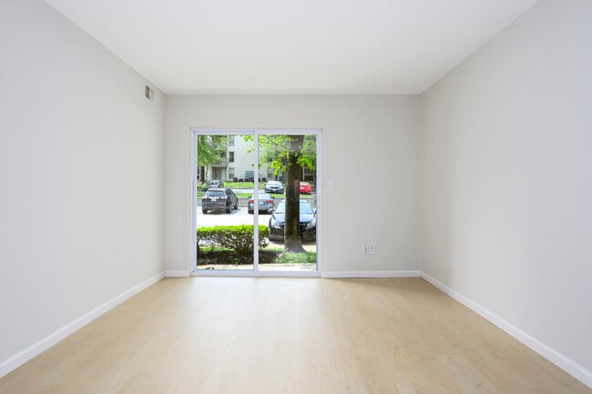 Building Photo - Oak Forest Apartments