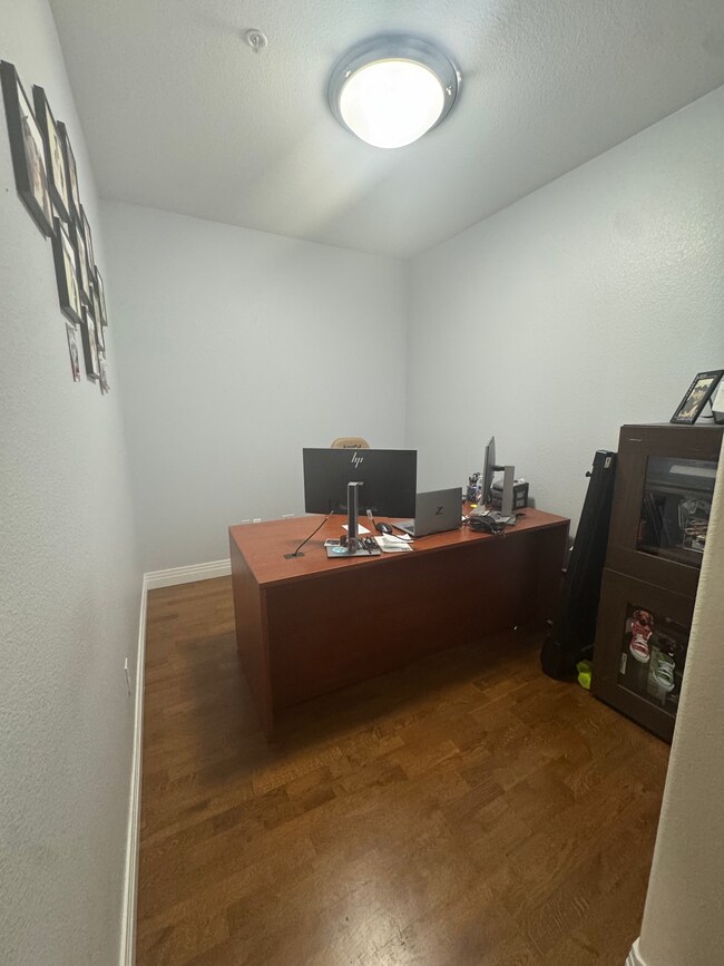 Building Photo - 9059 E Panorama Cir