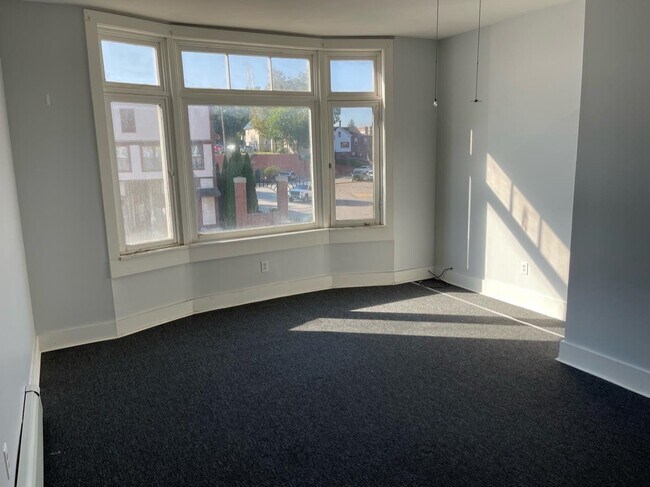 Building Photo - 408 Central St