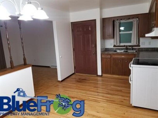 Foto del edificio - 1099-1099 Laurel Ct