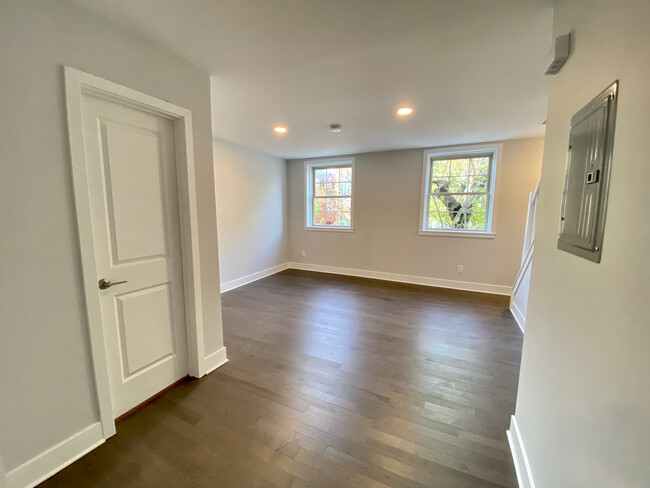 Living room - 722 Lombard St