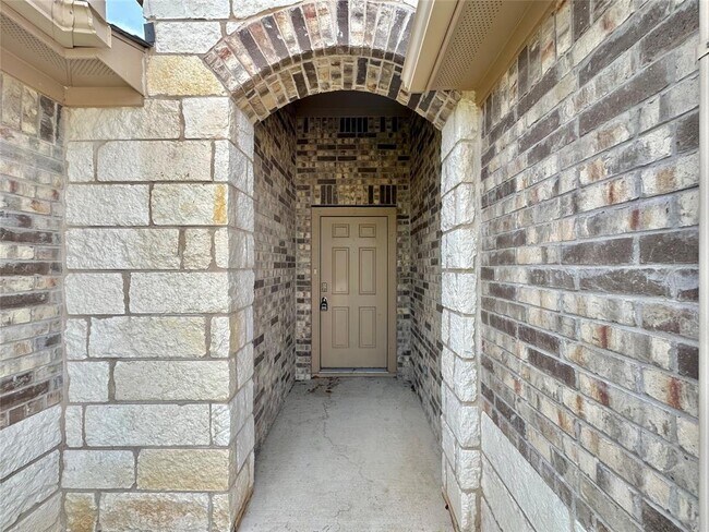 Building Photo - 10708 Seguin St