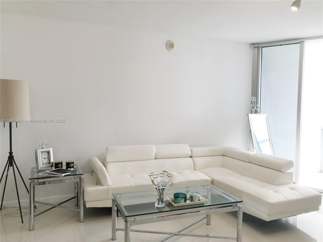 Foto del edificio - 475 Brickell Ave