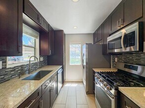 Building Photo - 10686 Aderman Ave