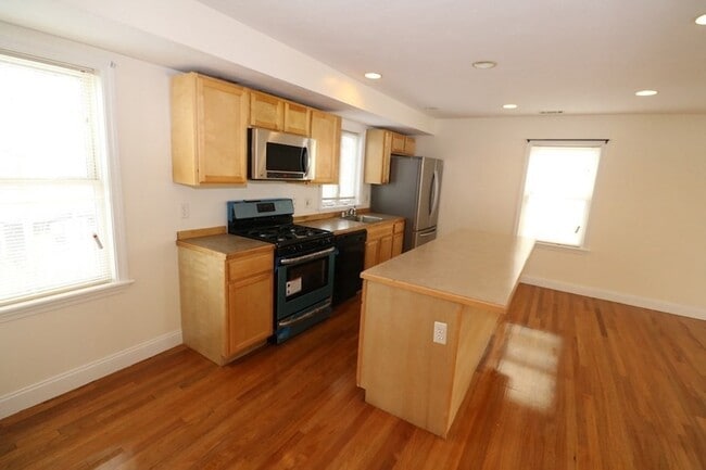 Photo - 76 Seaver St Apartment