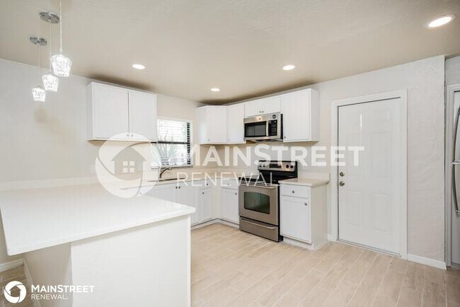 Building Photo - 1303 Travelers Palm Dr