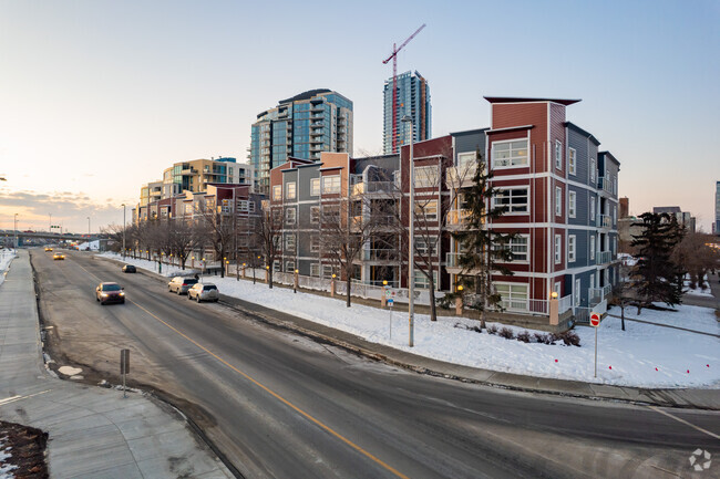 Photo du bâtiment - Riverfront Condo