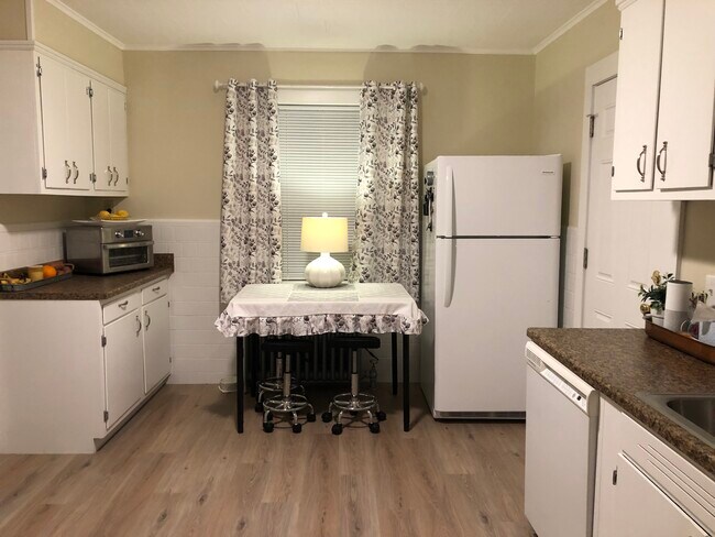 Foto del edificio - 597 S Main St