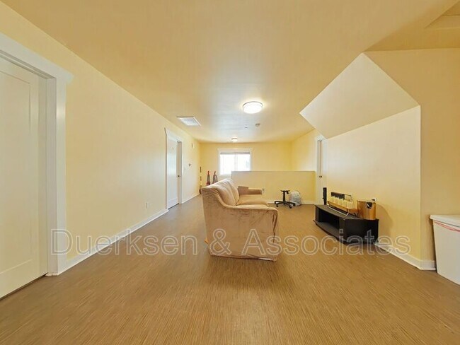Foto del edificio - 620 NW Kings Blvd