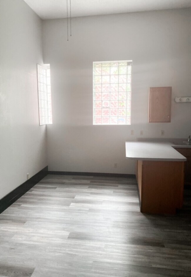 Foto del edificio - 170 E 3rd