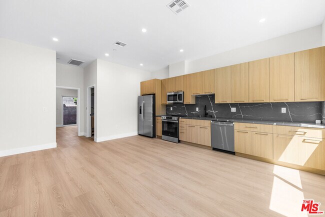 Foto del edificio - 5127 Don Pio Dr