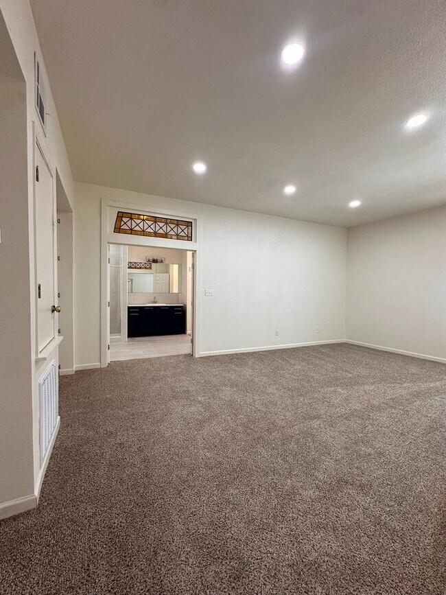Foto del edificio - Fully Remodeled Downtown Townhouse