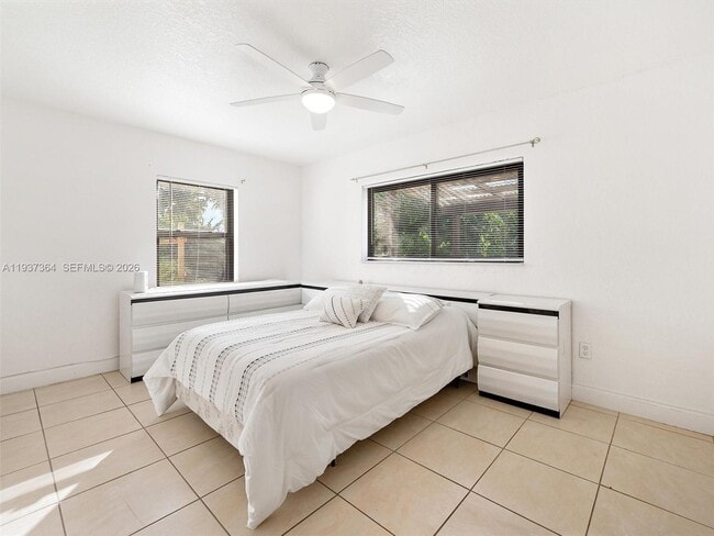 Building Photo - 700 SW 12th Ave