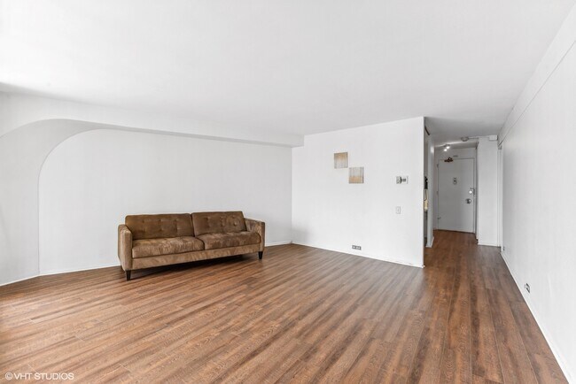 Foto del edificio - 300 N State St