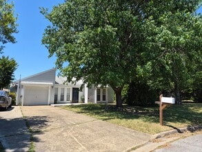 Building Photo - 1301 Cypress Pl