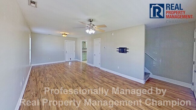 Foto del edificio - 3 BD/2.5 BA Home with Fenced Yard & Attached Garage