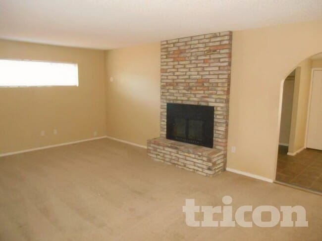 Building Photo - 1428 E Harmony Ave